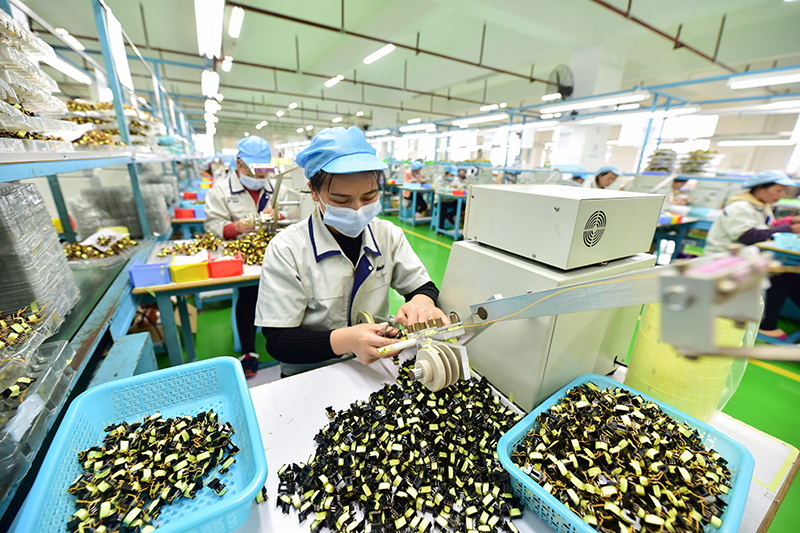 贵州丹寨:扶贫工厂助力搬迁群众稳定就业